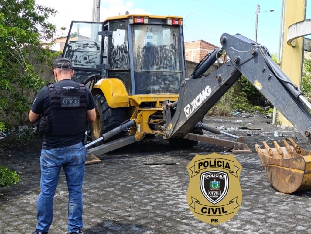 AÇÃO RÁPIDA: Polícia Civil recupera retroescavadeira furtada no município de Lagoa de Roça